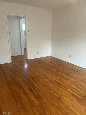 873 N Hoover, Los Angeles, CA 90029