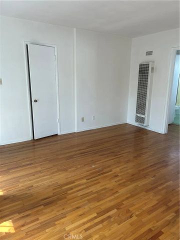 873 N Hoover, Los Angeles, CA 90029