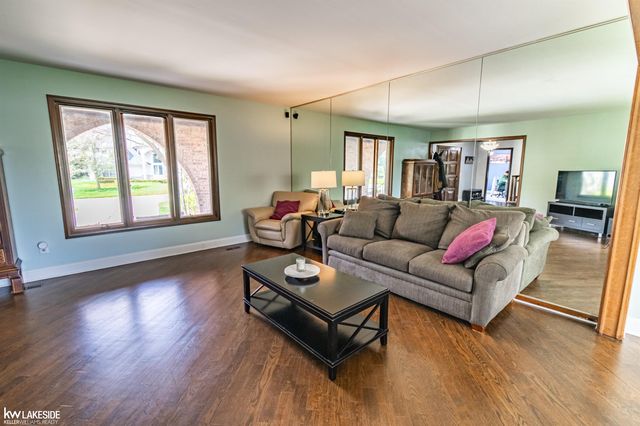 37900 Saddle Lane, Clinton Twp, MI 48036