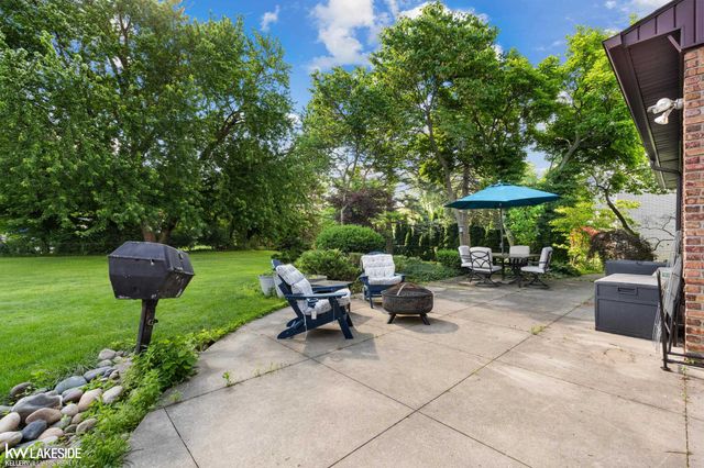 37900 Saddle Lane, Clinton Twp, MI 48036