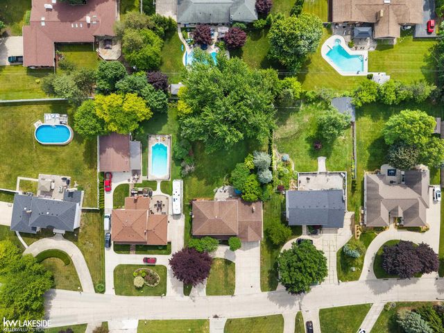 37900 Saddle Lane, Clinton Twp, MI 48036