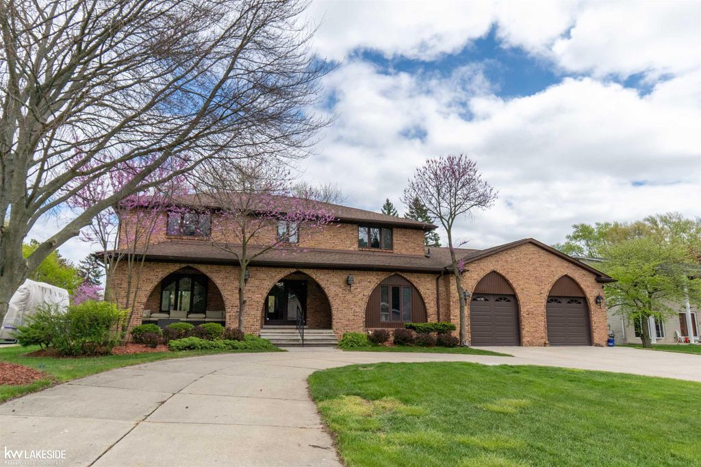 37900 Saddle Lane, Clinton Twp, MI 48036