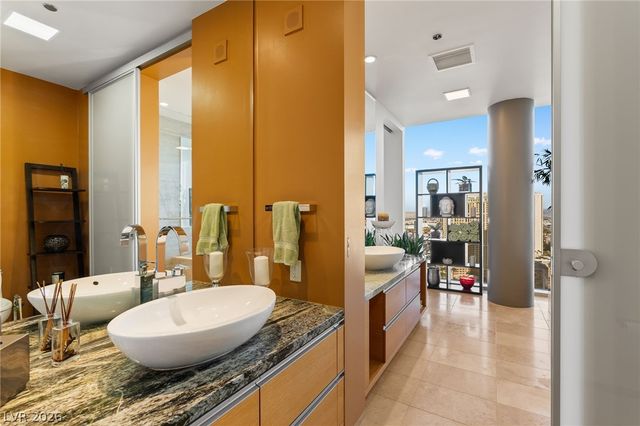 3722 South Las Vegas Boulevard 2402, Las Vegas, NV 89158