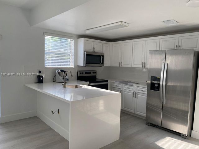 5245 NW 112th Ave 8, Doral, FL 33178