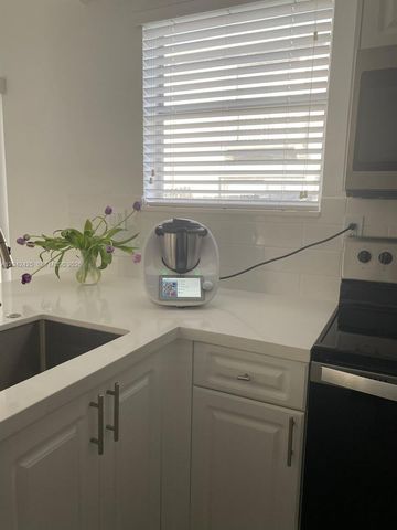 5245 NW 112th Ave 8, Doral, FL 33178