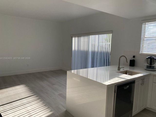 5245 NW 112th Ave 8, Doral, FL 33178