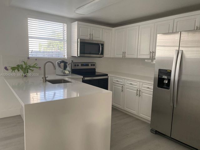 5245 NW 112th Ave 8, Doral, FL 33178