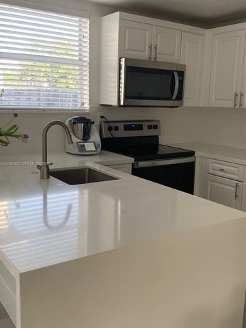5245 NW 112th Ave 8, Doral, FL 33178