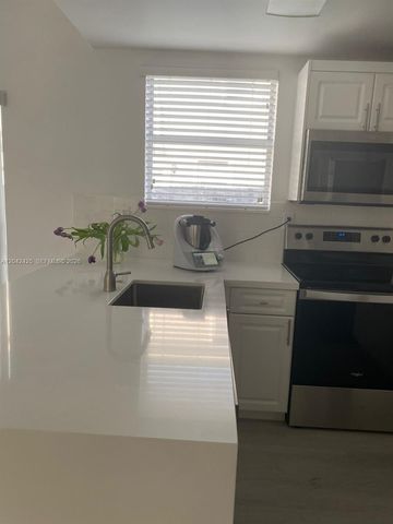 5245 NW 112th Ave 8, Doral, FL 33178