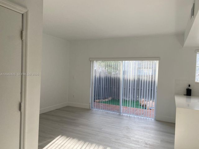 5245 NW 112th Ave 8, Doral, FL 33178
