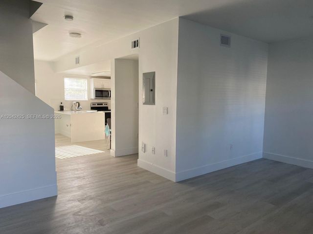 5245 NW 112th Ave 8, Doral, FL 33178