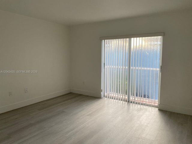 5245 NW 112th Ave 8, Doral, FL 33178