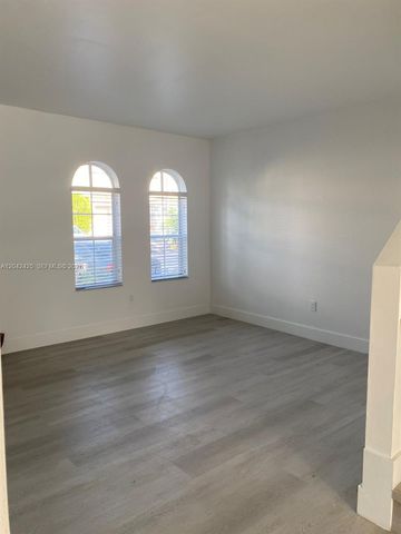 5245 NW 112th Ave 8, Doral, FL 33178