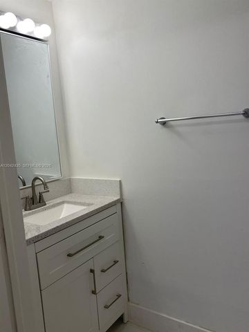 5245 NW 112th Ave 8, Doral, FL 33178