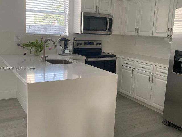 5245 NW 112th Ave 8, Doral, FL 33178