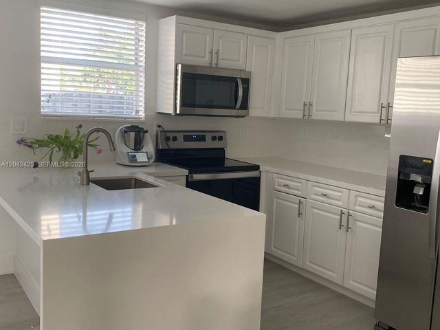 5245 NW 112th Ave 8, Doral, FL 33178