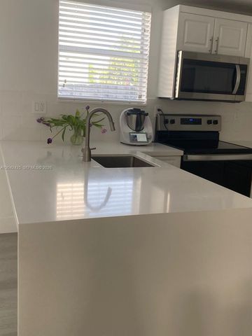 5245 NW 112th Ave 8, Doral, FL 33178