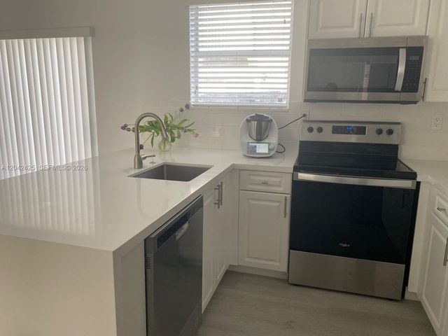 5245 NW 112th Ave 8, Doral, FL 33178