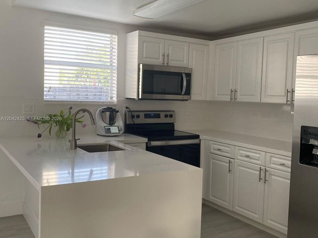 5245 NW 112th Ave 8, Doral, FL 33178