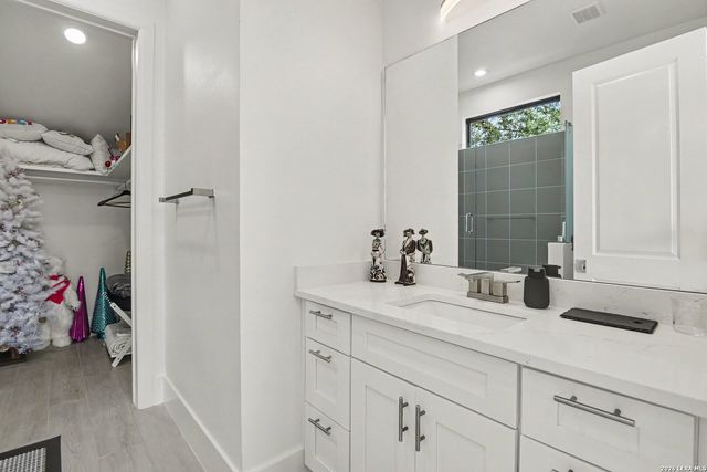 13 LISER GLN, San Antonio, TX 78257