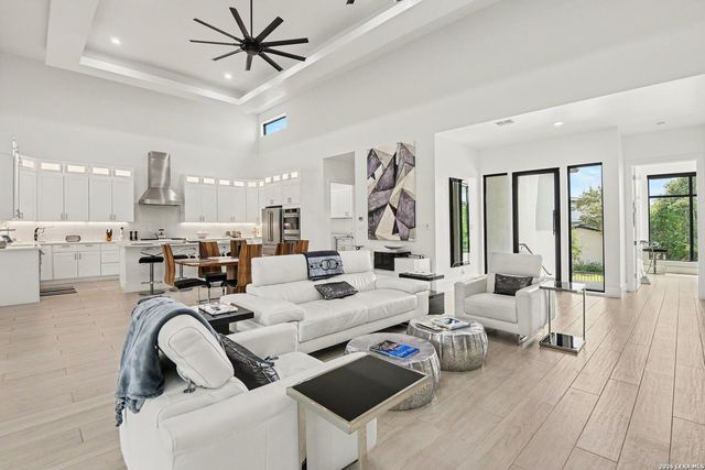 13 LISER GLN, San Antonio, TX 78257