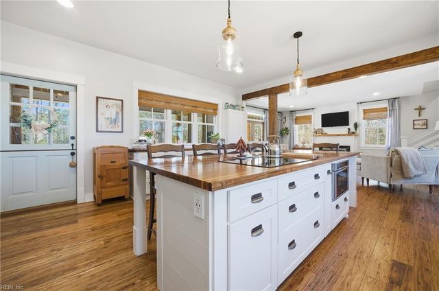 448 Sandberg LN, Cardinal, VA 23025