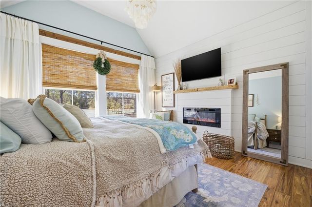 448 Sandberg LN, Cardinal, VA 23025