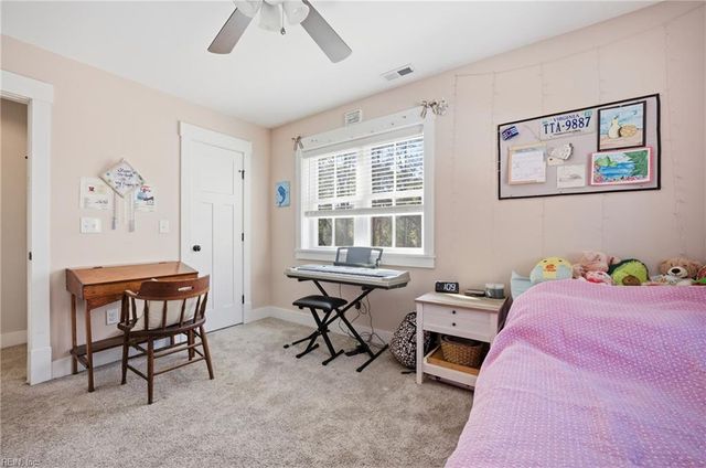 448 Sandberg LN, Cardinal, VA 23025