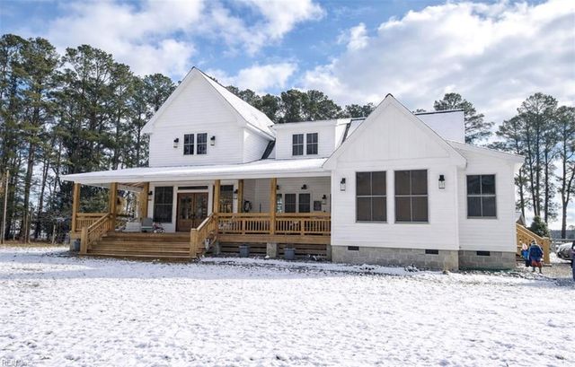 448 Sandberg LN, Cardinal, VA 23025