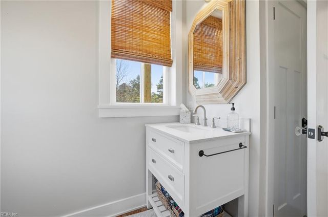 448 Sandberg LN, Cardinal, VA 23025