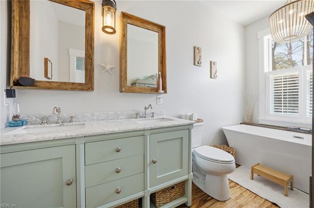 448 Sandberg LN, Cardinal, VA 23025