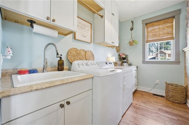 448 Sandberg LN, Cardinal, VA 23025