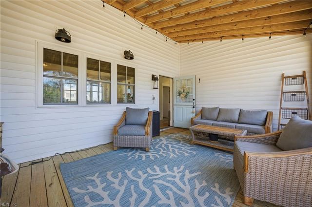 448 Sandberg LN, Cardinal, VA 23025