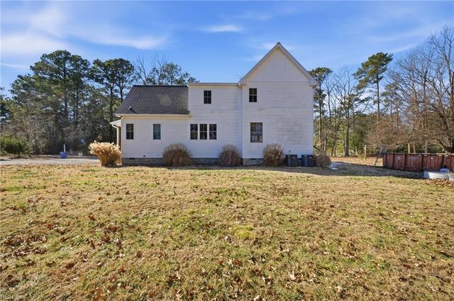 448 Sandberg LN, Cardinal, VA 23025