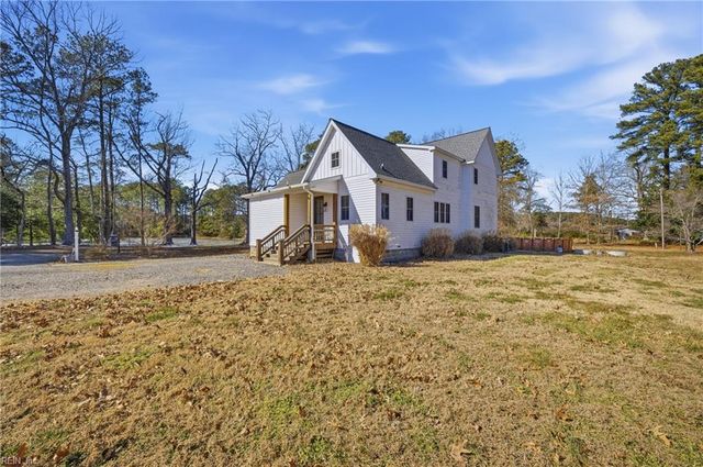 448 Sandberg LN, Cardinal, VA 23025