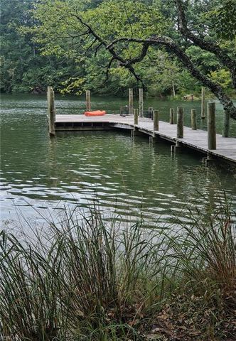 448 Sandberg LN, Cardinal, VA 23025