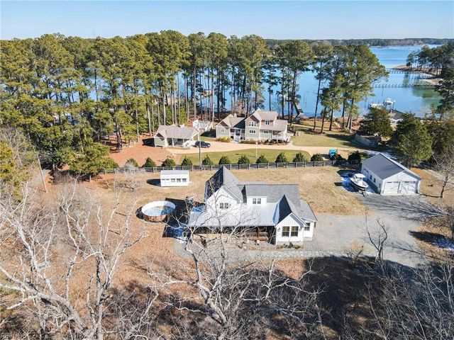 448 Sandberg LN, Cardinal, VA 23025