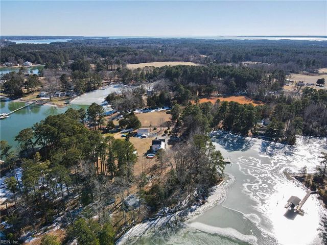 448 Sandberg LN, Cardinal, VA 23025