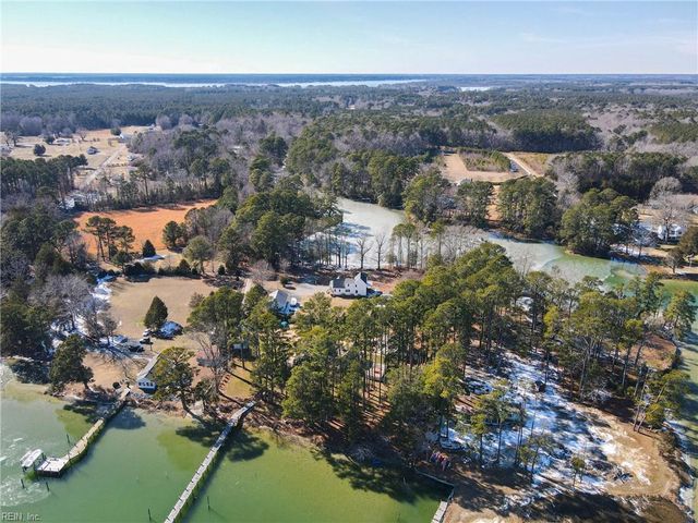 448 Sandberg LN, Cardinal, VA 23025