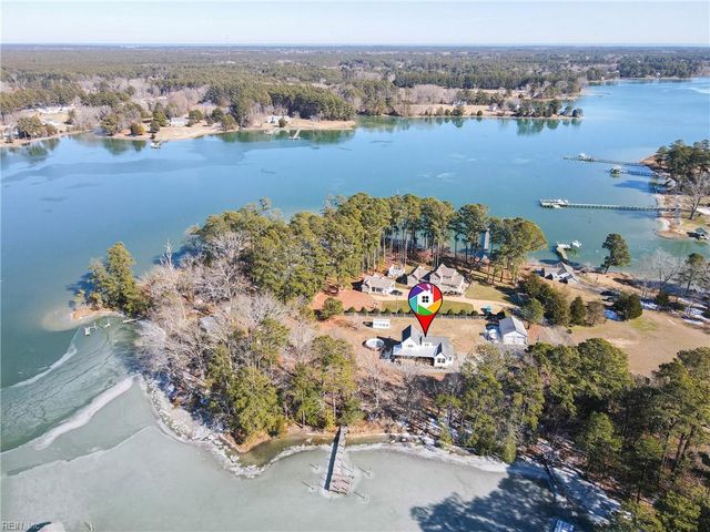 448 Sandberg LN, Cardinal, VA 23025