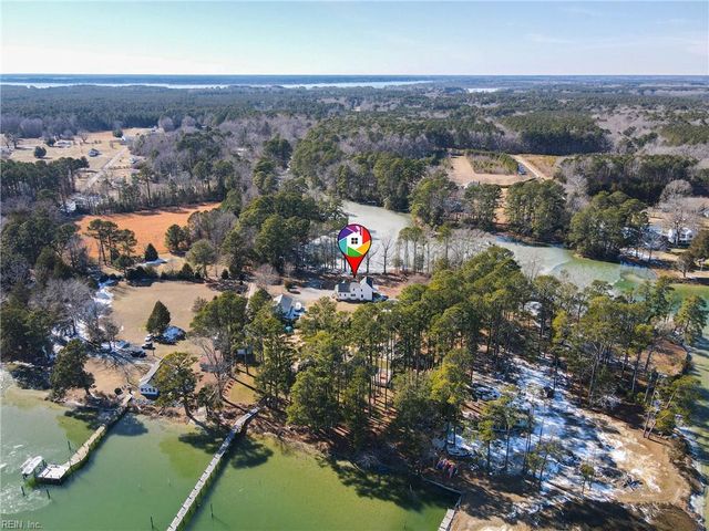 448 Sandberg LN, Cardinal, VA 23025