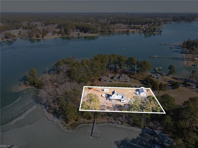 448 Sandberg LN, Cardinal, VA 23025