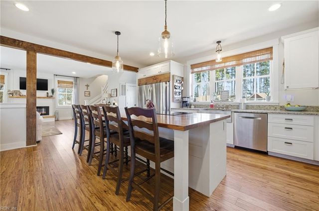 448 Sandberg LN, Cardinal, VA 23025