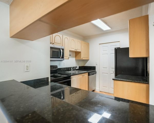 10765 SW 108th Avenue 305, Miami, FL 33176
