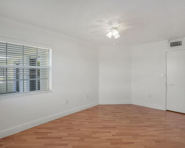 10765 SW 108th Avenue 305, Miami, FL 33176