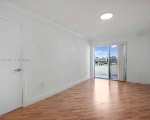 10765 SW 108th Avenue 305, Miami, FL 33176