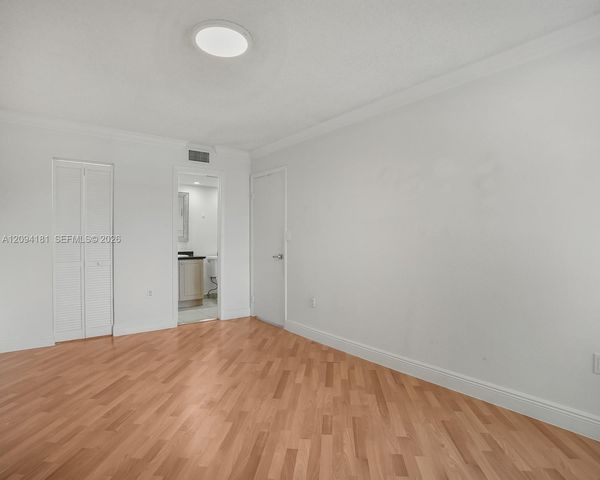 10765 SW 108th Avenue 305, Miami, FL 33176