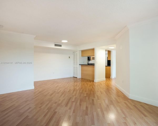 10765 SW 108th Avenue 305, Miami, FL 33176