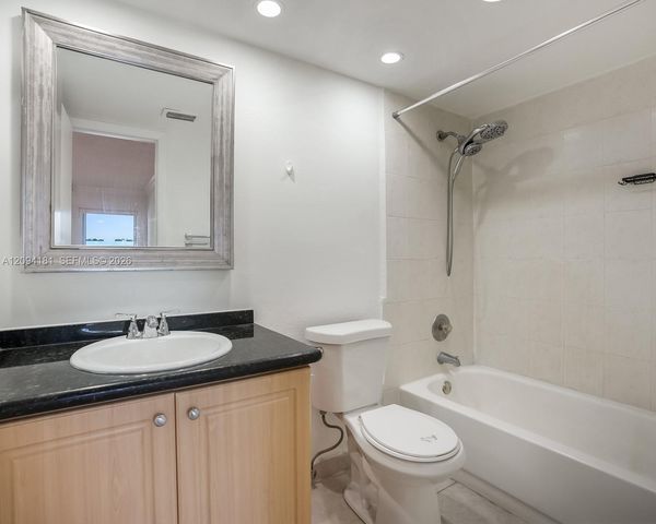 10765 SW 108th Avenue 305, Miami, FL 33176