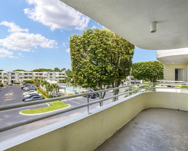 10765 SW 108th Avenue 305, Miami, FL 33176